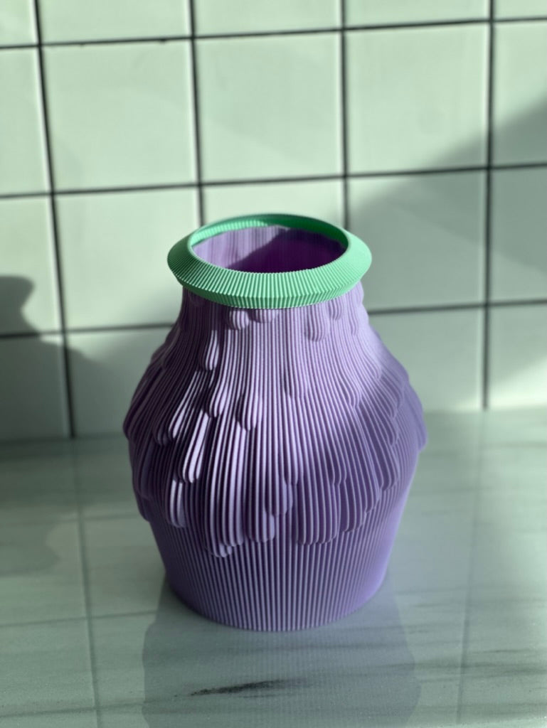 DRIPPY VASE