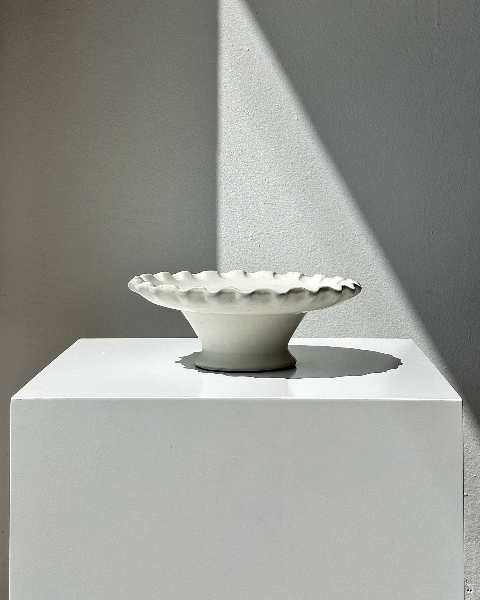 LOLA SERVING / CAKE STAND BLANCO MATE