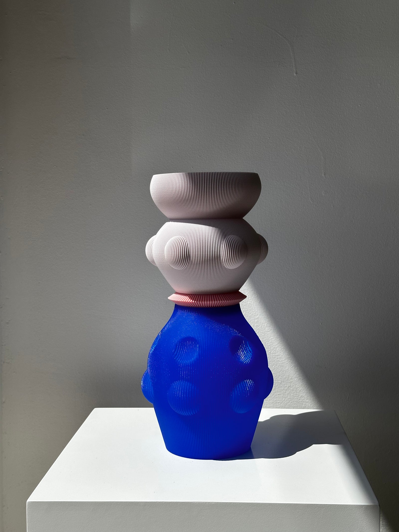 LVASE01VASEBYUAUPROJECTELECTRICBLUEANDPASTELPURPLE1